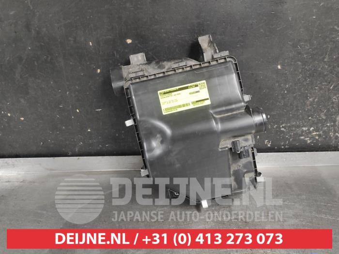 Begagnade Luftfilterhus Suzuki Swift (ZCE/ZDE) 1.2 VVT 12V Hybrid Pris på förfrågan erbjuds av V.Deijne Jap.Auto-onderdelen BV