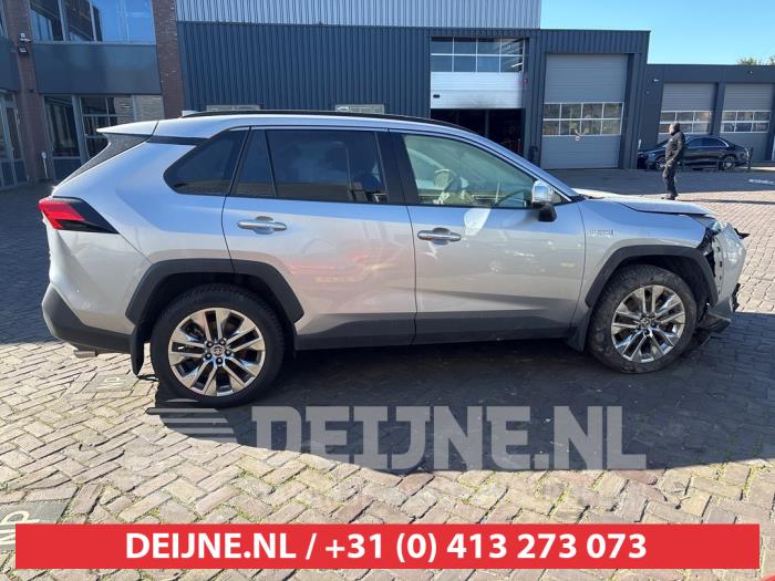 Usados Ventanilla triangular derecha detrás Toyota RAV4 (A5) 2.5 Hybrid 16V AWD Precio € 50,00 Norma de margen ofrecido por V.Deijne Jap.Auto-onderdelen BV