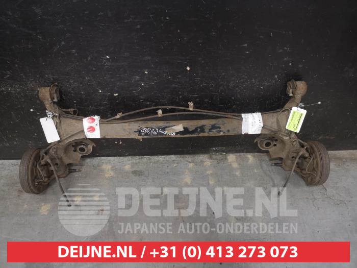 Usagé Train arrière complet Toyota Yaris (P1) 1.3 16V VVT-i Prix sur demande proposé par V.Deijne Jap.Auto-onderdelen BV