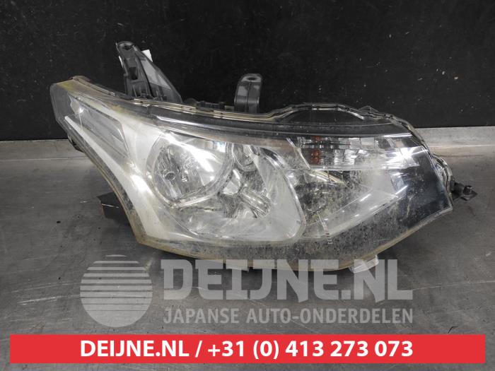 Używane Reflektor prawy Mitsubishi Outlander (GF/GG) 2.2 DI-D 16V Clear Tec 4x2 Cena € 200,00 Procedura marży oferowane przez V.Deijne Jap.Auto-onderdelen BV