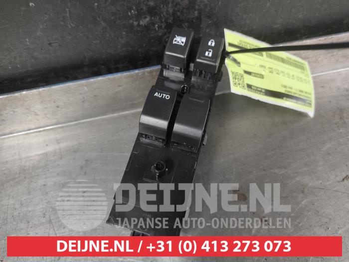 Usados Interruptor combinado de ventanillas Suzuki Ignis (MF) 1.2 Dual Jet 16V Smart Hybrid Precio de solicitud ofrecido por V.Deijne Jap.Auto-onderdelen BV
