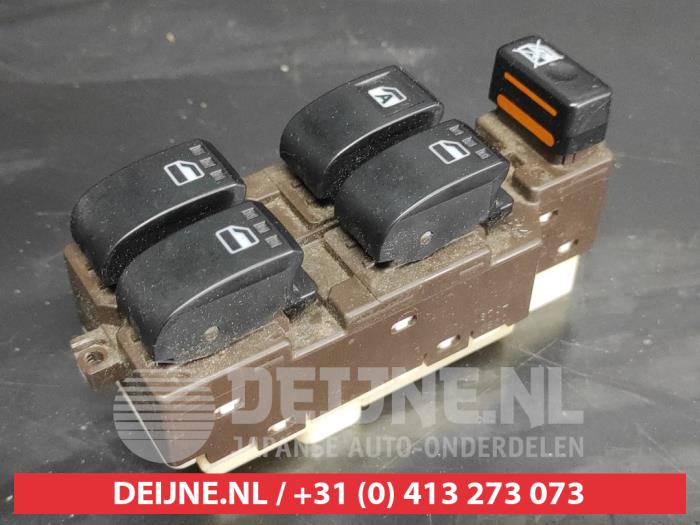 Usados Interruptor combinado de ventanillas Daihatsu Terios (J2) 1.5 16V DVVT 4x2 Euro 4 Precio de solicitud ofrecido por V.Deijne Jap.Auto-onderdelen BV