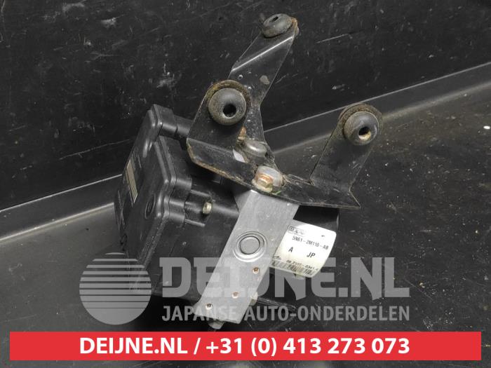 Usagé Bloc ABS Mazda 5 (CR19) 1.8i 16V Prix sur demande proposé par V.Deijne Jap.Auto-onderdelen BV