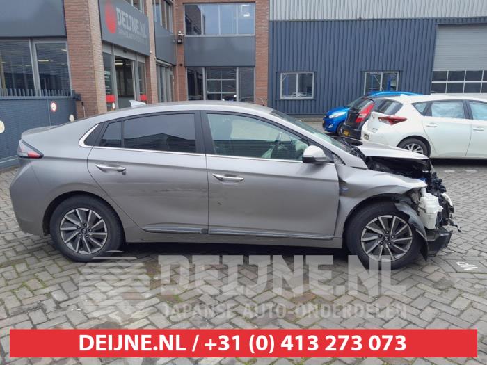 Usados Ventanilla triangular derecha detrás Hyundai Ioniq EV 38 kWh Precio de solicitud ofrecido por V.Deijne Jap.Auto-onderdelen BV