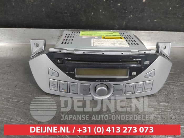 Używane Radio Nissan Pixo (D31S) 1.0 12V Cena na żądanie oferowane przez V.Deijne Jap.Auto-onderdelen BV
