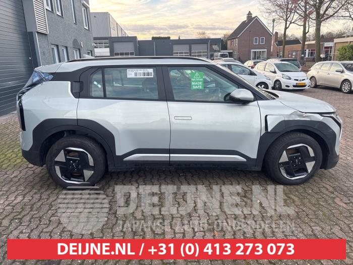 Usados Ventanilla triangular derecha detrás Kia EV3 (SV1) 58.3/81.4 kWh Precio de solicitud ofrecido por V.Deijne Jap.Auto-onderdelen BV