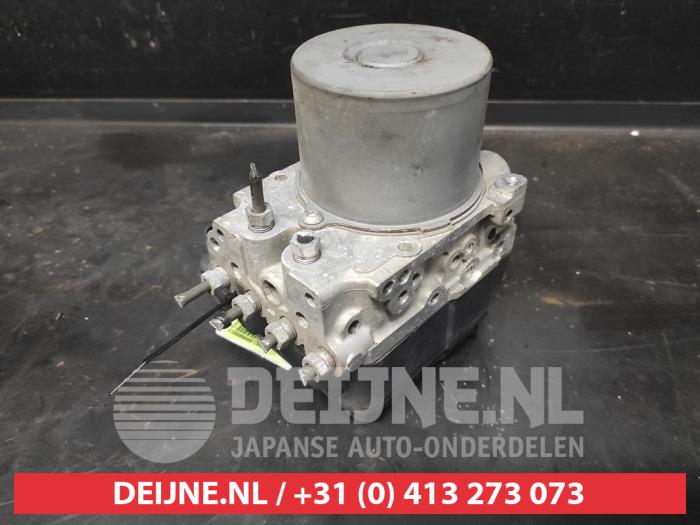 Begagnade ABS-pump Toyota Urban Cruiser 1.33 Dual VVT-I 16V 2WD Pris på förfrågan erbjuds av V.Deijne Jap.Auto-onderdelen BV