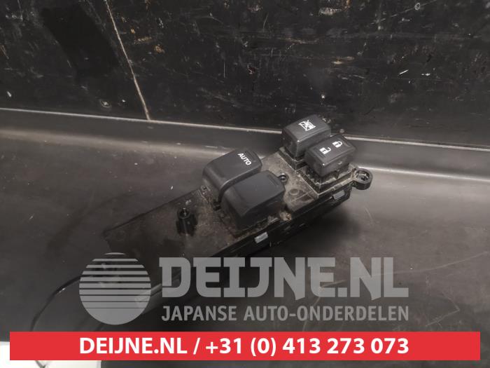 Usados Interruptor combinado de ventanillas Suzuki Ignis (MF) 1.2 Dual Jet 16V Precio de solicitud ofrecido por V.Deijne Jap.Auto-onderdelen BV