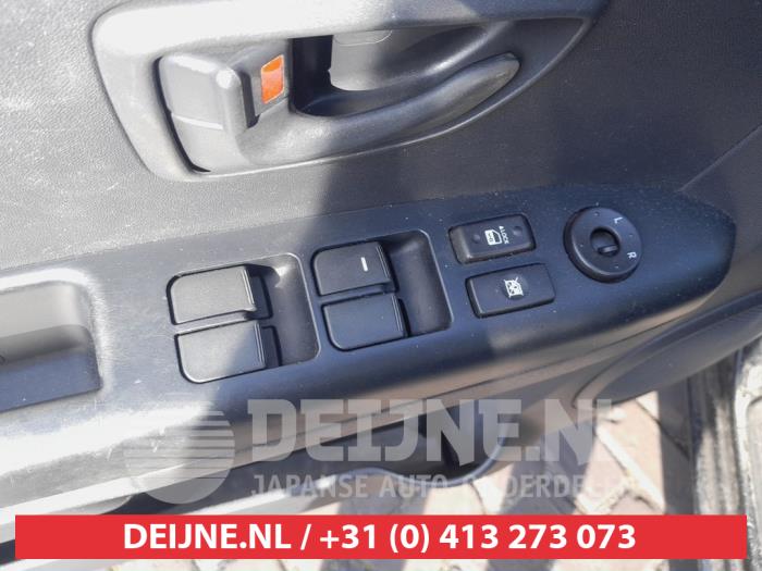 Usados Interruptor combinado de ventanillas Kia Soul I (AM) 1.6 CVVT 16V Precio de solicitud ofrecido por V.Deijne Jap.Auto-onderdelen BV