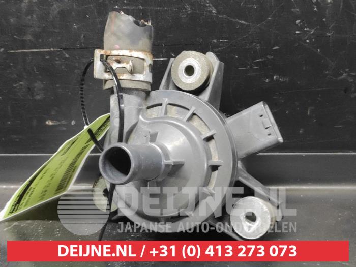 Begagnade Extra vattenpump Toyota Prius Plus (ZVW4) 1.8 Hybrid 16V Pris på förfrågan erbjuds av V.Deijne Jap.Auto-onderdelen BV