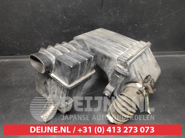 Begagnade Luftfilterhus Suzuki Swift (ZA/ZC/ZD1/2/3/9) 1.5 VVT 16V Pris på förfrågan erbjuds av V.Deijne Jap.Auto-onderdelen BV