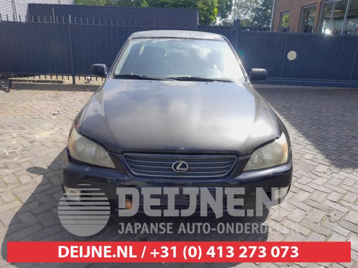 Używane Grill Lexus IS (E1) 200 2.0 24V Cena na żądanie oferowane przez V.Deijne Jap.Auto-onderdelen BV