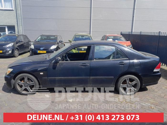 Usados Ventanilla triangular izquierda detrás Lexus IS (E1) 200 2.0 24V Precio de solicitud ofrecido por V.Deijne Jap.Auto-onderdelen BV