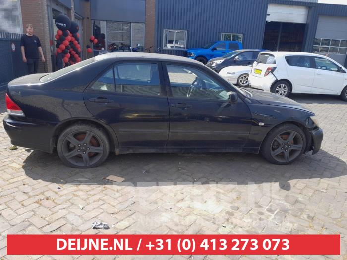 Usados Ventanilla triangular derecha detrás Lexus IS (E1) 200 2.0 24V Precio de solicitud ofrecido por V.Deijne Jap.Auto-onderdelen BV