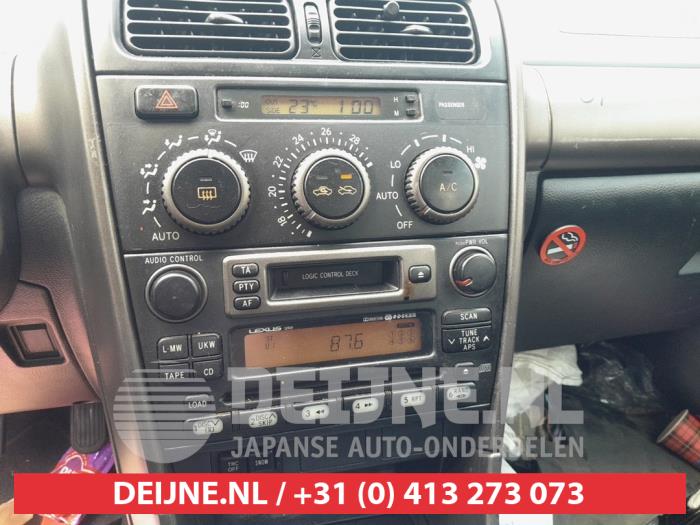 Używane Radio Lexus IS (E1) 200 2.0 24V Cena na żądanie oferowane przez V.Deijne Jap.Auto-onderdelen BV