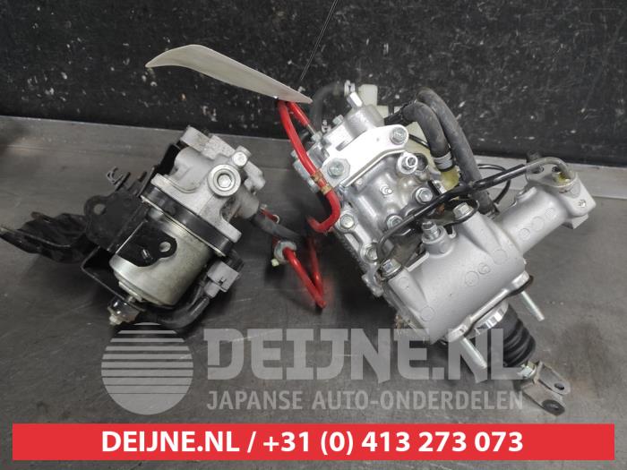 Usados Servofreno Toyota Prius (ZVW3) 1.8 16V Precio € 300,00 Norma de margen ofrecido por V.Deijne Jap.Auto-onderdelen BV
