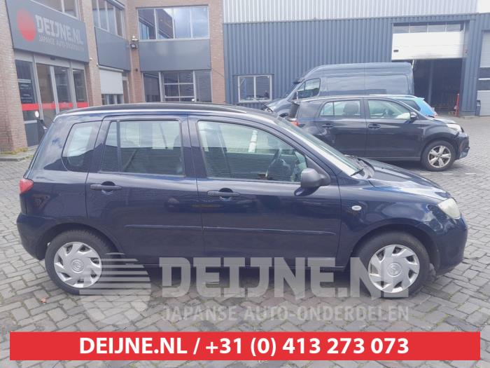 Usados Ventanilla triangular derecha detrás Mazda 2 (NB/NC/ND/NE) 1.25 16V Precio de solicitud ofrecido por V.Deijne Jap.Auto-onderdelen BV