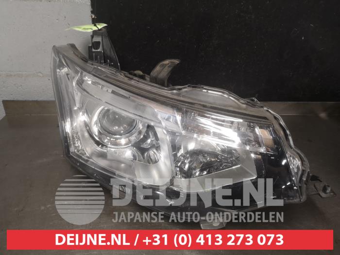 Używane Reflektor prawy Mitsubishi Outlander (GF/GG) 2.0 16V PHEV 4x4 Cena € 450,00 Procedura marży oferowane przez V.Deijne Jap.Auto-onderdelen BV