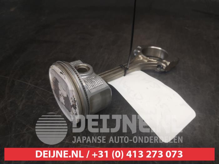 Usagé Piston Toyota Yaris III (P13) 1.5 16V Hybrid Prix € 50,00 Règlement à la marge proposé par V.Deijne Jap.Auto-onderdelen BV