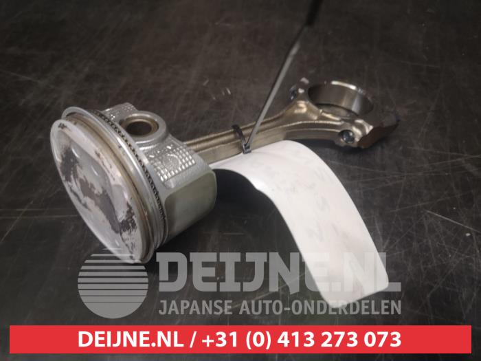 Usagé Piston Toyota Yaris III (P13) 1.5 16V Hybrid Prix € 50,00 Règlement à la marge proposé par V.Deijne Jap.Auto-onderdelen BV