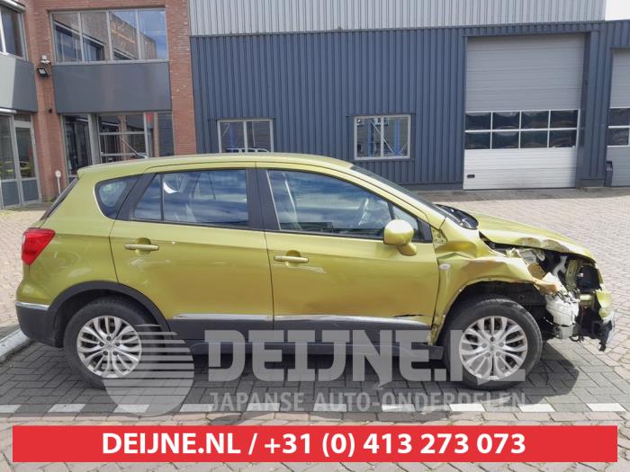 Usados Ventanilla triangular derecha delante Suzuki SX4 S-Cross (JY) 1.6 16V Precio de solicitud ofrecido por V.Deijne Jap.Auto-onderdelen BV