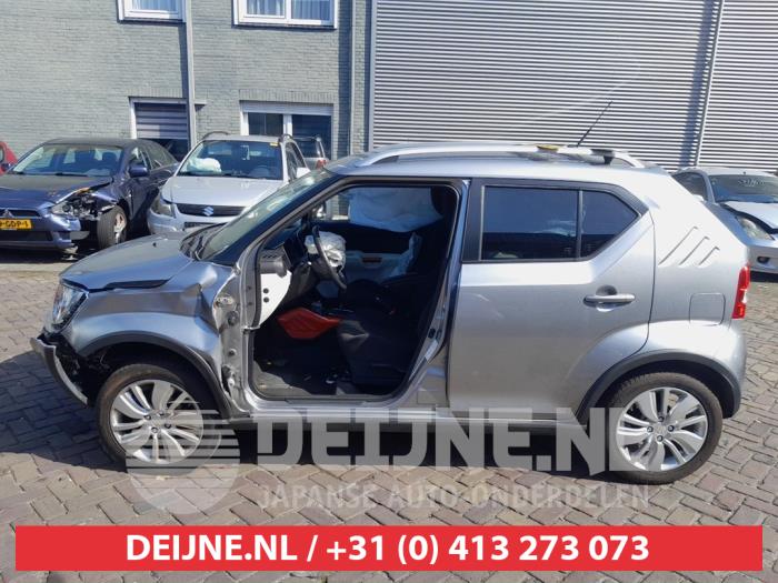 Usados Ventanilla triangular izquierda detrás Suzuki Ignis (MF) 1.2 Dual Jet 16V Precio de solicitud ofrecido por V.Deijne Jap.Auto-onderdelen BV
