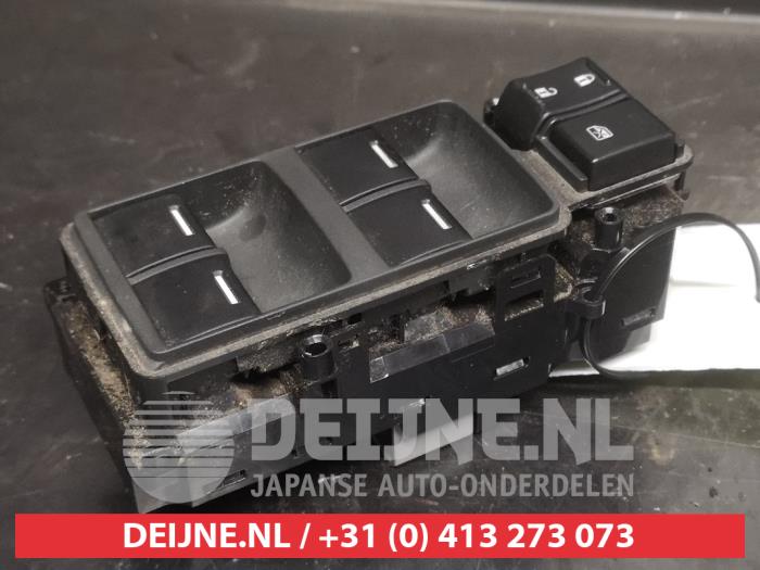 Usados Interruptor combinado de ventanillas Honda CR-V (RM) 2.0 i-VTEC 16V Precio de solicitud ofrecido por V.Deijne Jap.Auto-onderdelen BV