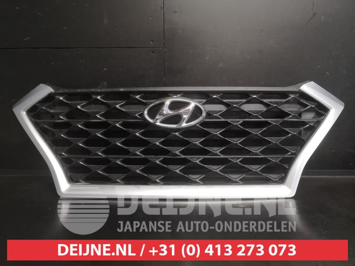Begagnade Grill Hyundai Tucson (TL) 1.6 GDi 16V 2WD Pris € 150,00 Marginaltabell erbjuds av V.Deijne Jap.Auto-onderdelen BV