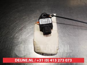 Used Airbag sensor Kia Rio II (DE) 1.5 CRDi VGT 16V Price on request offered by V.Deijne Jap.Auto-onderdelen BV