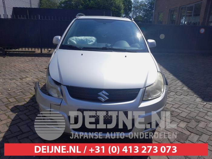 Używane Grill Suzuki SX4 (EY/GY) 1.6 16V VVT Comfort,Exclusive Autom. Cena na żądanie oferowane przez V.Deijne Jap.Auto-onderdelen BV