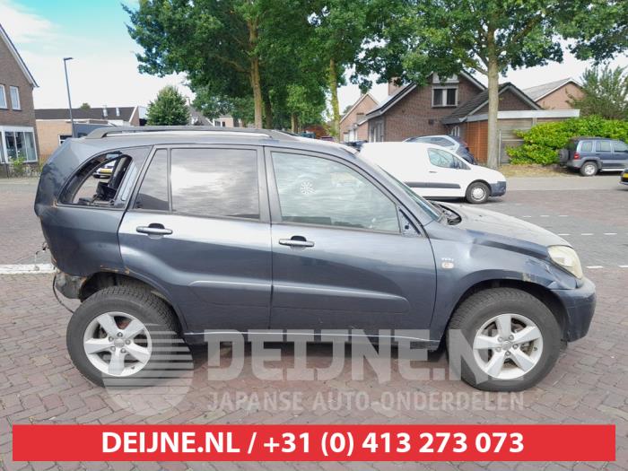 Usados Ventanilla triangular derecha detrás Toyota RAV4 (A2) 1.8 16V VVT-i 4x2 Precio de solicitud ofrecido por V.Deijne Jap.Auto-onderdelen BV