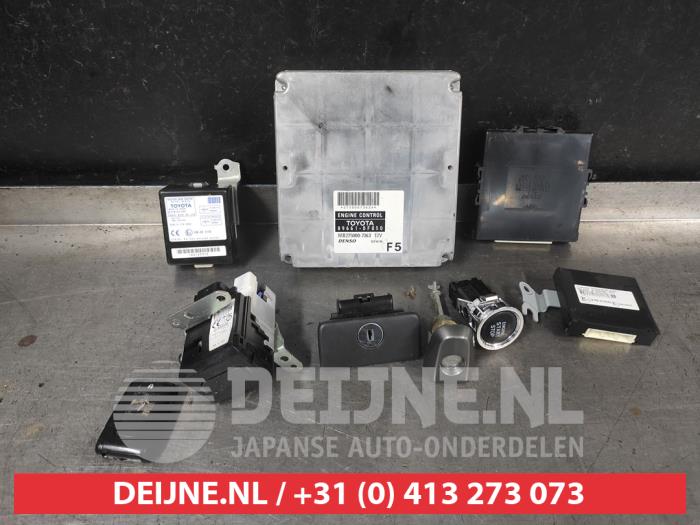 Engine management computer Toyota Corolla Verso (R10/11), 2004 / 2009 1.8 16V VVT-i, MPV, Petrol, 1.794cc, 95kW (129pk), FWD, 1ZZFE, 2004-04 / 2009-03, ZNR11 (Used)