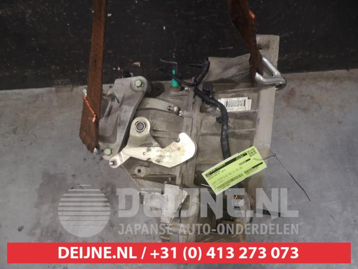 Getriebe Nissan Juke (F15), 2010 / 2019 1.2 DIG-T 16V, SUV, Benzin, 1.197cc, 85kW (116pk), FWD, HRA2DDT, 2014-05 / 2019-12, F15E (Gebraucht)