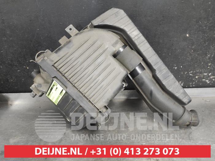 Begagnade Luftfilterhus Suzuki Swift (ZA/ZC/ZD) 1.2 16V Pris på förfrågan erbjuds av V.Deijne Jap.Auto-onderdelen BV