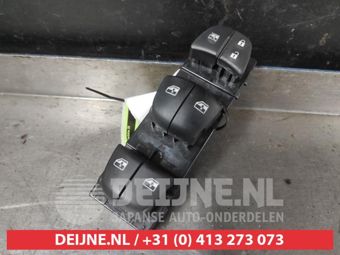 Usados Interruptor combinado de ventanillas Nissan Qashqai (J11) 1.3 DIG-T 160 16V Precio de solicitud ofrecido por V.Deijne Jap.Auto-onderdelen BV