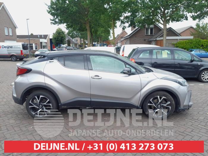 Usados Ventanilla triangular derecha detrás Toyota C-HR (X1,X5) 2.0 16V Hybrid Precio € 50,00 Norma de margen ofrecido por V.Deijne Jap.Auto-onderdelen BV