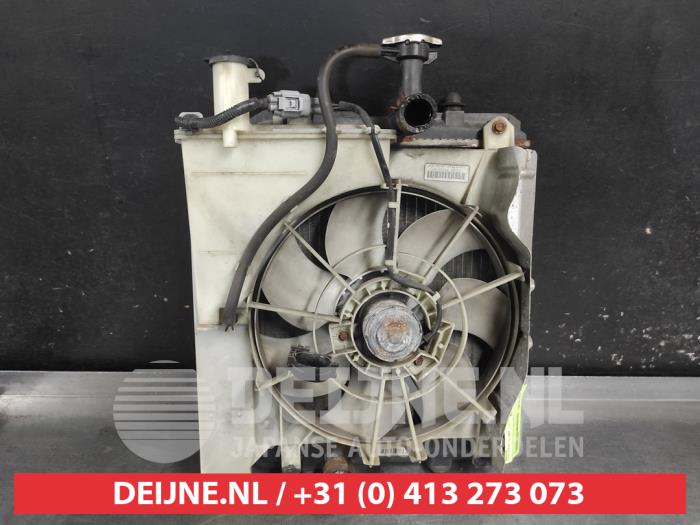 Usagé Radiateur Toyota Aygo (B10) 1.0 12V VVT-i Prix € 50,00 Règlement à la marge proposé par V.Deijne Jap.Auto-onderdelen BV