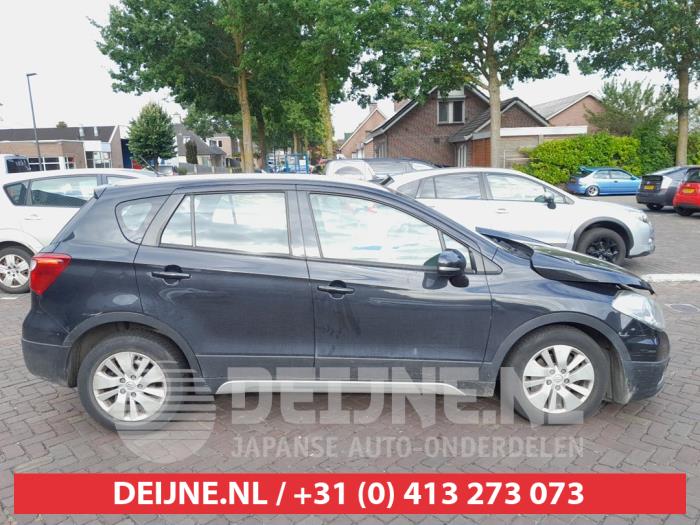 Usados Ventanilla triangular derecha delante Suzuki SX4 S-Cross (JY) 1.6 16V Precio de solicitud ofrecido por V.Deijne Jap.Auto-onderdelen BV