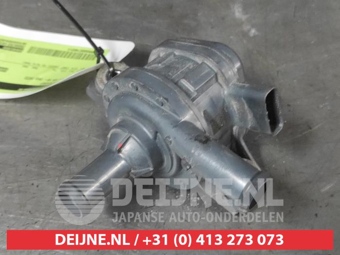 Begagnade Extra vattenpump Toyota C-HR (X1,X5) 2.0 16V Hybrid Pris på förfrågan erbjuds av V.Deijne Jap.Auto-onderdelen BV