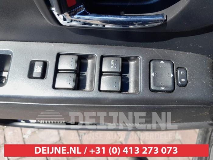 Usados Interruptor combinado de ventanillas Mazda 5 (CWA9) 2.0i 16V Precio de solicitud ofrecido por V.Deijne Jap.Auto-onderdelen BV
