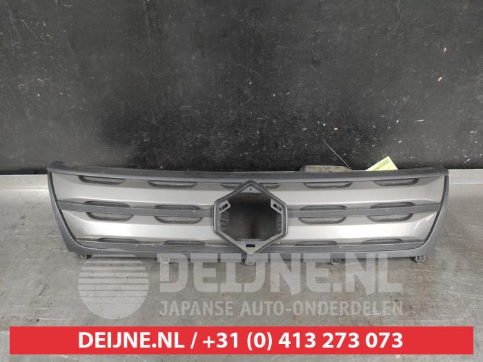 Używane Grill Suzuki Vitara (LY/MY) 1.6 16V VVT Cena na żądanie oferowane przez V.Deijne Jap.Auto-onderdelen BV