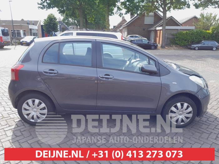 Usados Ventanilla triangular derecha detrás Toyota Yaris II (P9) 1.3 16V VVT-i Precio de solicitud ofrecido por V.Deijne Jap.Auto-onderdelen BV