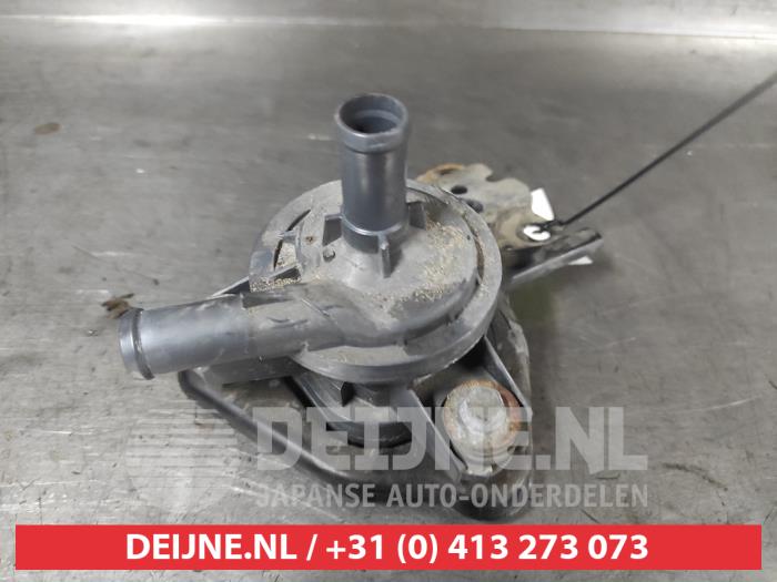 Begagnade Vattenpump Toyota Yaris III (P13) 1.5 16V Hybrid Pris på förfrågan erbjuds av V.Deijne Jap.Auto-onderdelen BV