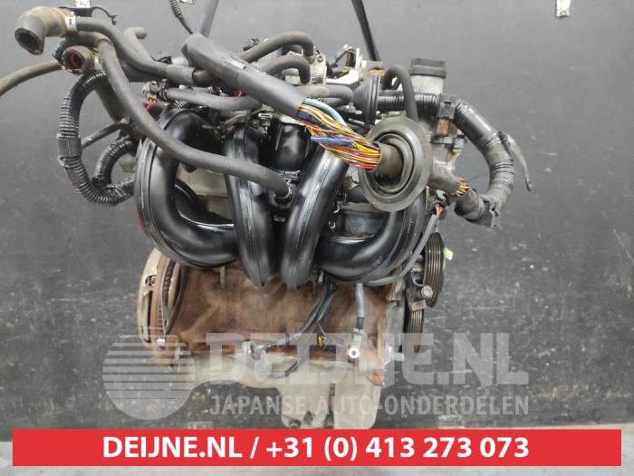 Engine from a Toyota Yaris (P1) 1.3 16V VVT-i 2005