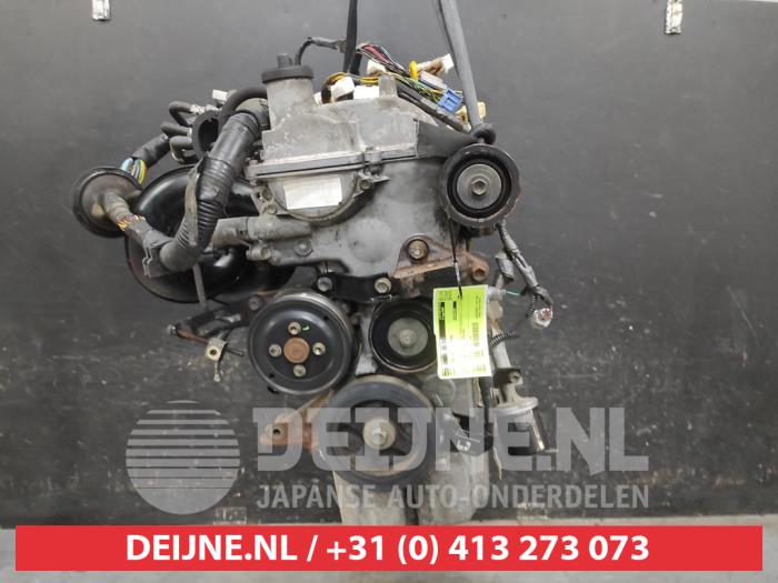 Engine from a Toyota Yaris (P1) 1.3 16V VVT-i 2005