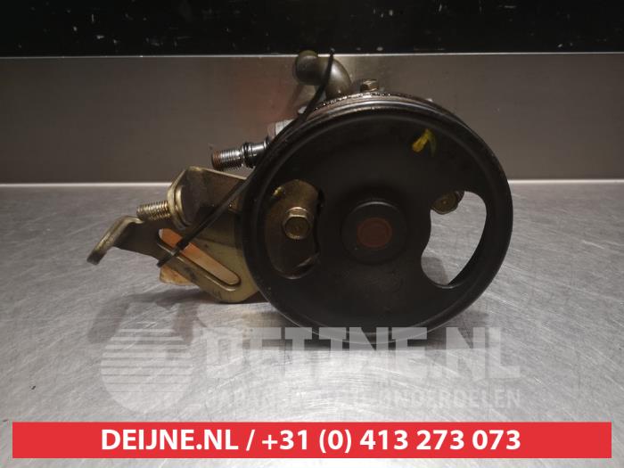Power steering pump from a Mazda MX-5 (NB18/35/8C) 1.6i 16V 1998