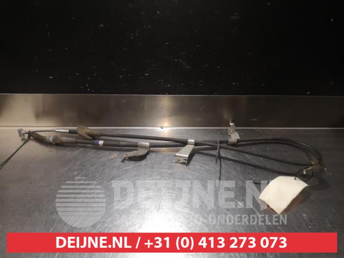 Usagé Câble frein à main Suzuki Swift (ZA/ZC/ZD) 1.6 Sport VVT 16V Prix € 35,00 Règlement à la marge proposé par V.Deijne Jap.Auto-onderdelen BV