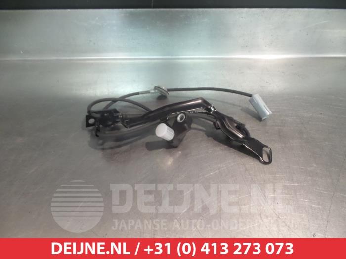 Nya ABS-sensor Mazda 323 Pris € 47,90 Inklusive moms erbjuds av V.Deijne Jap.Auto-onderdelen BV