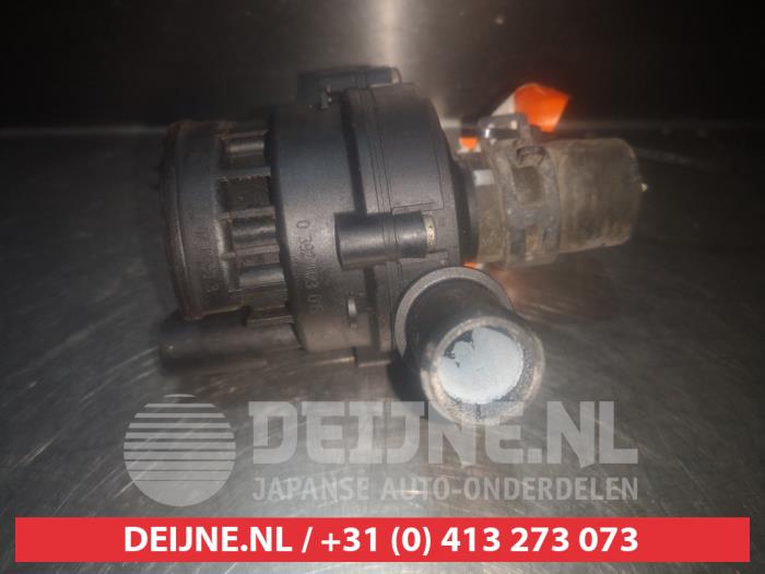 Gebrauchte Wasserpumpe Nissan Qashqai (J10) 2.0 dCi 4x4 Preis € 50,00 Margenregelung angeboten von V.Deijne Jap.Auto-onderdelen BV