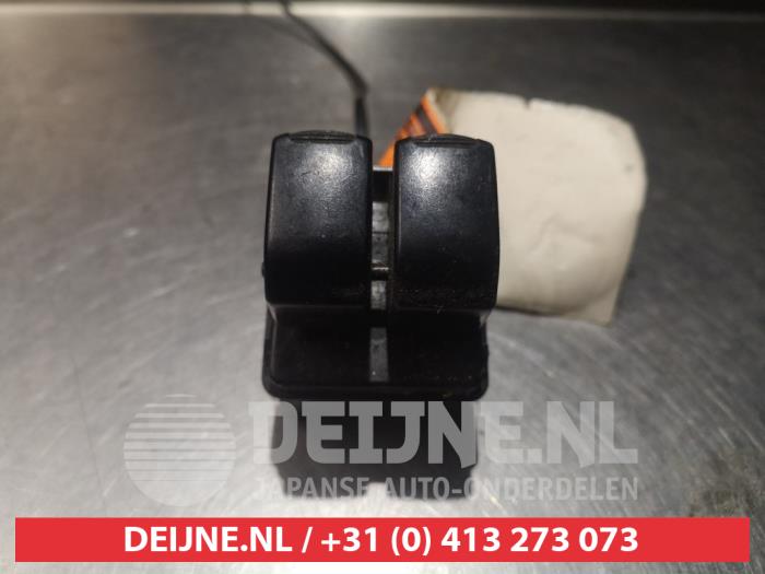 Usados Interruptor combinado de ventanillas Chevrolet Kalos (SF48) 1.2 Precio € 25,00 Norma de margen ofrecido por V.Deijne Jap.Auto-onderdelen BV